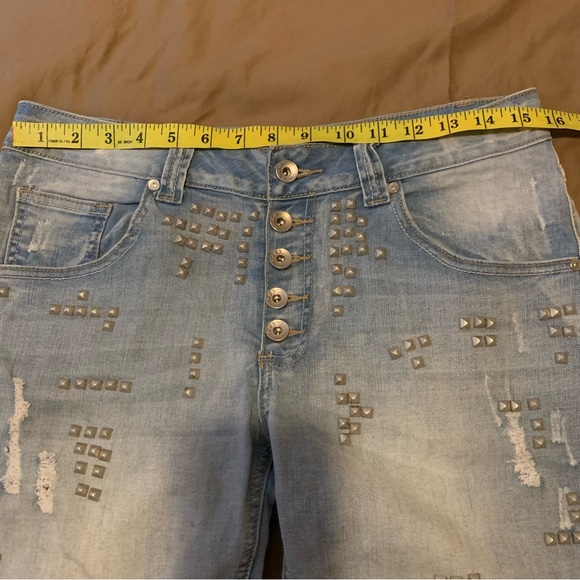 Denim shorts with studs - Picture 2 of 9